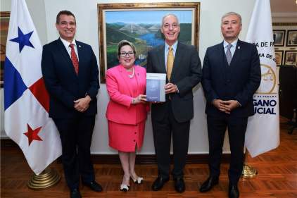 JUNTA DIRECTIVA DE LA CSJ RECIBE VISITA DE CORTESÍA