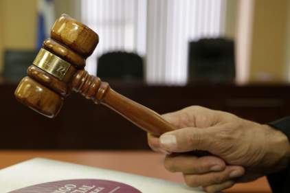 Juez valida acuerdo de pena de 80 meses por venta de drogas