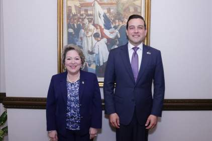 Presidenta de la CSJ recibe visita de cortesía del nuevo Embajador de Estados Unidos en Panamá