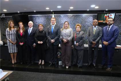 Presidente encargado de la CSJ participa de la sesión extraordinaria de la Comisión de Credenciales de la AN