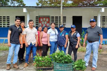 Facilitadora judicial organiza siembra de plantones en la Escuela Primaria de Vueltas Largas, Santa Fe