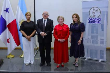 Dr. Alberto Binder sostiene diálogo académico con magistrados, jueces y asistentes de la CSJ