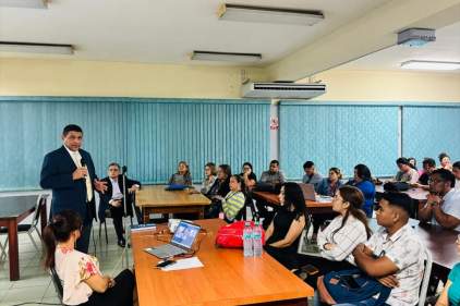 Estudiantes de derecho del CRUA conocen sobre el Código Procesal Civil