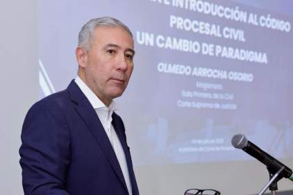 Magistrado Arrocha Osorio expone sobre nuevo Código Procesal Civil a abogados de la Autoridad del Canal de Panamá