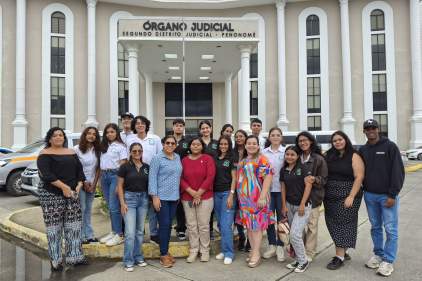 Juzgado Seccional de Familia de Coclé recibe visita académica de estudiantes de Psicología del CRUA