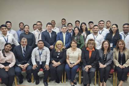 Servidores judiciales de Coclé reciben homenaje tras obtener su título de licenciados en Derecho y Ciencias Políticas