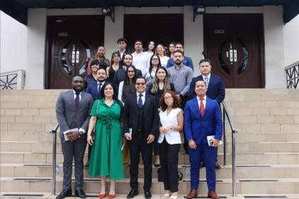 Futuros abogados realizan gira académica a la sede del Órgano Judicial