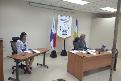 Jueces Civiles de Colón participan en taller práctico de simulación de audiencias