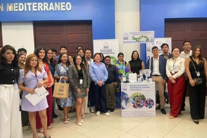 Magistrada Cheng Rosas promueve acceso a la justicia desde el stand del Órgano Judicial durante Congreso Científico