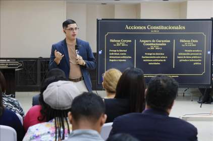 Estudiantes de Derecho de la Regional de San Miguelito de la UP visitan el Palacio de Justicia Gil Ponce