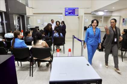 Magistrada presidenta de la Sala Penal visita instalaciones de la Primera Oficina Judicial en Plaza Ágora