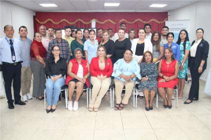 Jueza de Trabajo comparte conocimientos y experiencia con funcionarios del Mitradel
