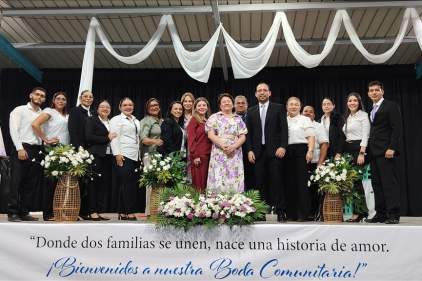 En el marco del mes de la Familia, se realiza histórica boda comunitaria de 32 parejas en Las Tablas
