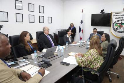 Magistrada Maribel Cornejo Batista asiste a reunión de la Junta Directiva del IMELCF