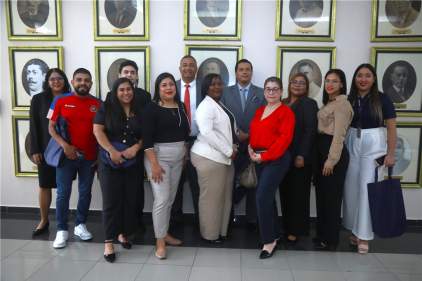 Estudiantes de derecho de la Universidad Interamericana de Panamá visitan el Palacio de Justicia Gil Ponce
