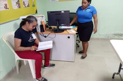 Jueza de Cumplimiento realiza gira de verificación de la medida de trabajo comunitario en áreas de difícil acceso