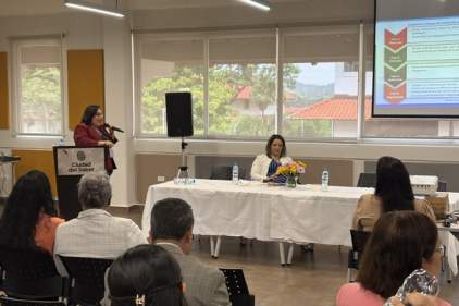 Funcionarios del Ministerio de Educación fortalecen conocimientos sobre el deber de denunciar presuntos delitos.