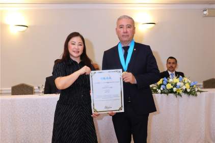 Mgdo. Arrocha Osorio recibe reconocimiento por su trayectoria profesional y sus aportes a la administración de justicia