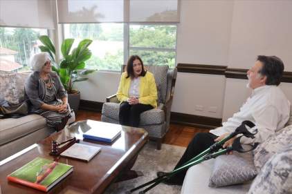 Magistrada presidenta de la CSJ recibe visita de cortesía de expertos en enfoque de género