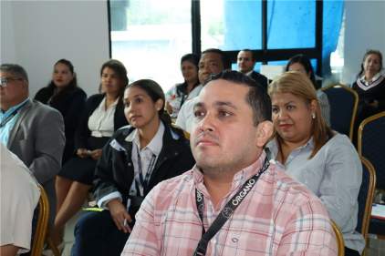 Colaboradores del Instituto de la Defensa Pública de Veraguas participan del taller “Respira, suelta y habita”