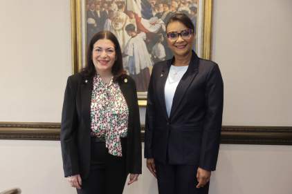 Magistrada Presidenta de la CSJ recibe visita de cortesía de la ministra de la Mujer