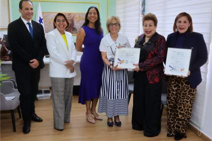 Magistrada Agurto Ayala recibe reconocimiento por su trayectoria en derecho y jurisdicción marítima