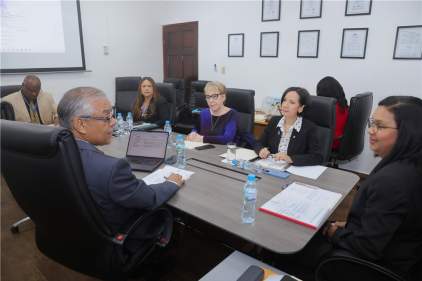 Magistrada Maribel Cornejo Batista participa en reunión de la Junta Directiva del IMELCF