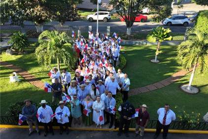 Órgano Judicial en Chiriquí da la bienvenida al Mes de la Patria con siembra de banderas