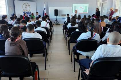 Comité de Apoyo de la UNAJUG capacita a estudiantes de Chiriquí sobre el bullying y sus consecuencias legales