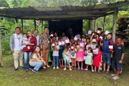 “COBIJAS DE ESPERANZA” DEL SNFJC LLEGA A COMUNIDAD DE LOMA FLORES, COLÓN PARA ALEGRAR ROSTROS DE NIÑOS Y NIÑAS