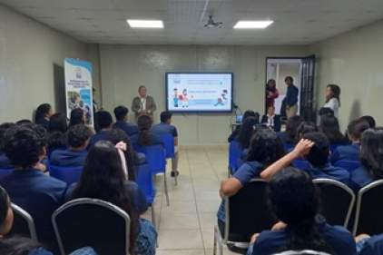 El SNFJC sensibiliza a estudiantes de Arraiján sobre prevención del bullying y el uso seguro de la tecnología