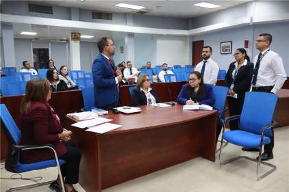 Jueces de Herrera y Los Santos fortalecen sus competencias en la simulación de audiencias por la entrada del CPC
