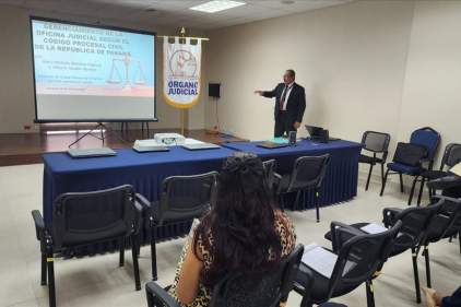 Servidores judiciales de Coclé fortalecen competencias para la implementación del nuevo modelo de enjuiciamiento civil