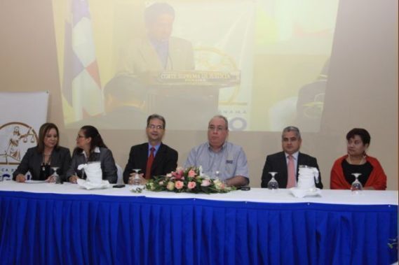 Otilda Valderrama, Miriam Jaén de Salinas, Sergio Cuarezma Terán, José E. Ayú Prado Canals, Hernán De León Batista, Darlene González.