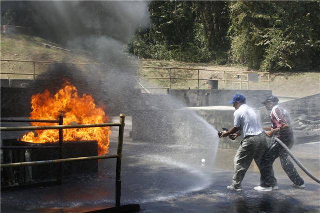 apagando fuego