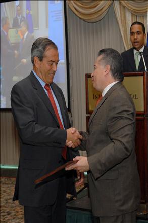 salas_293x440.jpg